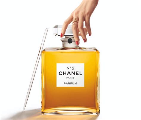 l extrait chanel|chanel no 5 biggest bottle.